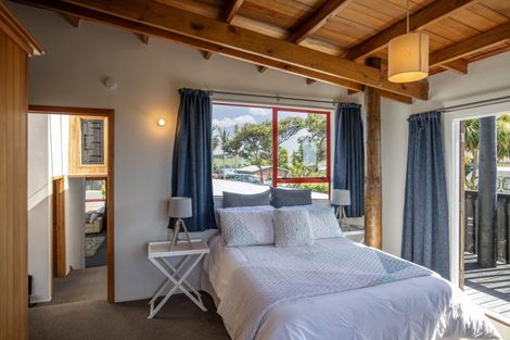 Photo of property in 1 Bay View Road, Raglan, 3225