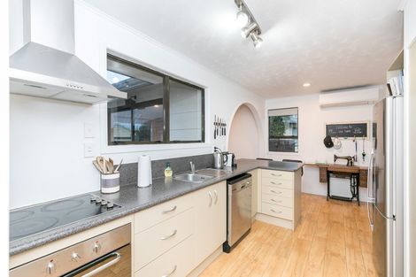 Photo of property in 110 Oakfield Crescent, Pukete, Hamilton, 3200