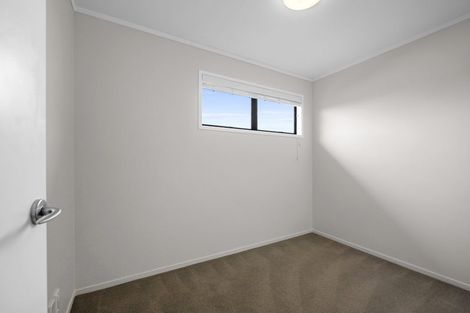Photo of property in 28 Elizabeth Drive, West Harbour, Auckland, 0618