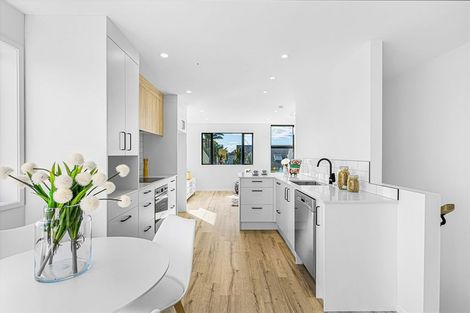 Photo of property in 19b Bradbury Road, Botany Downs, Auckland, 2010