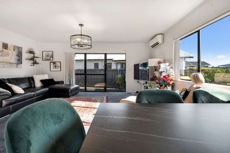 Photo of property in 12 Kentucky Crescent, Nawton, Hamilton, 3200