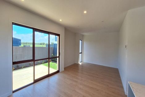 Photo of property in 55 Maungakaraka Road, Karaka, 2580
