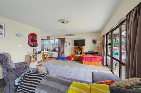 Photo of property in 2/119a Prestons Road, Redwood, Christchurch, 8051