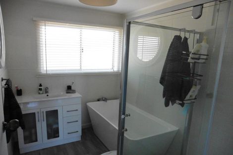 Photo of property in 14 Rimu Street, Helensville, 0800