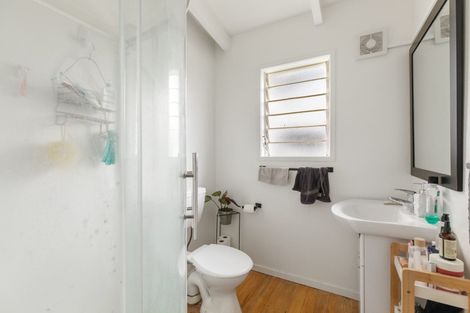 Photo of property in 2/199 Titirangi Road, Titirangi, Auckland, 0604