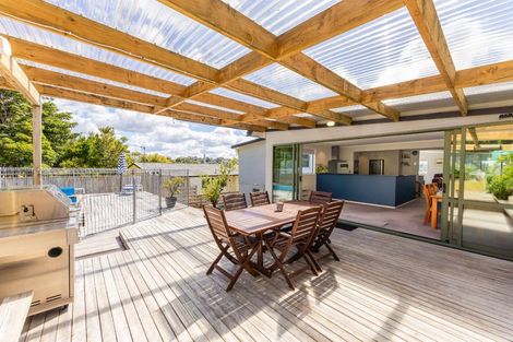 Photo of property in 14 Acacia Road, Torbay, Auckland, 0632