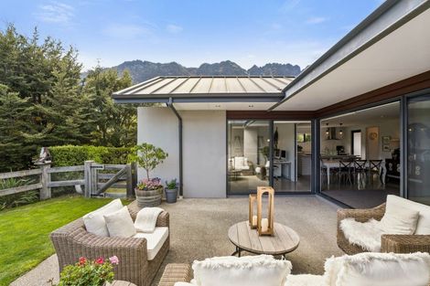 Photo of property in 2 Aberdare Court, Jacks Point, Queenstown, 9371