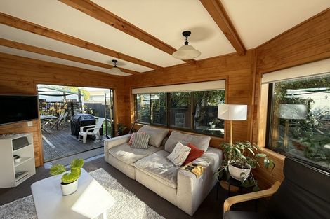 Photo of property in 4 Hadley Wood Drive, Wattle Downs, Auckland, 2103