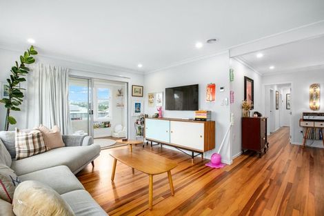 Photo of property in 23 Cara Crescent, Paparangi, Wellington, 6037