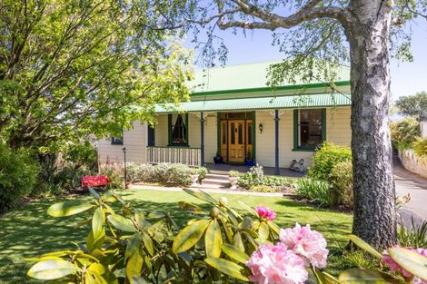 Photo of property in 2 Cobden Crescent, Bluff Hill, Napier, 4110