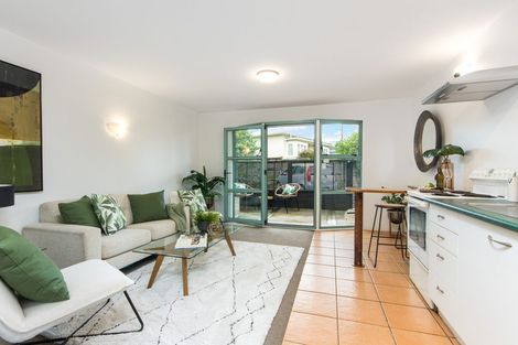 Photo of property in 2/4 Wynyard Road, Mount Eden, Auckland, 1024