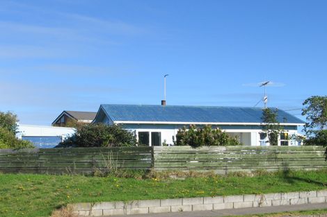 Photo of property in 18 Waimea Road, Waikanae Beach, Waikanae, 5036
