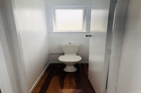 Photo of property in 8 Cheryl Place, Hillcrest, Auckland, 0627