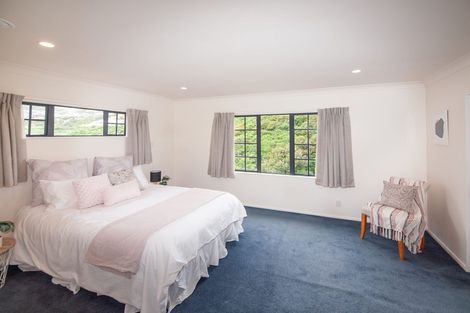 Photo of property in 28 Amesbury Drive, Churton Park, Wellington, 6037