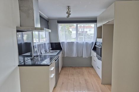 Photo of property in 6 Garner Place, Glenfield, Auckland, 0629
