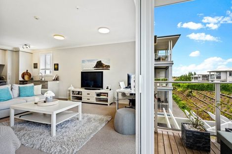 Photo of property in 36 Rewa Rewa Lane, Orewa, 0931