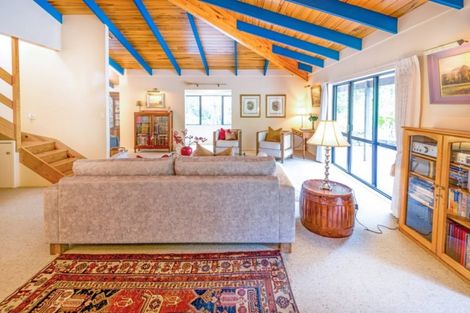 Photo of property in 92a Beach Road, Mellons Bay, Auckland, 2014