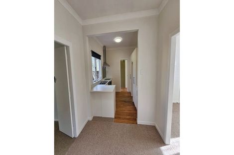 Photo of property in 30 Oxford Street, Fairfield, Hamilton, 3214