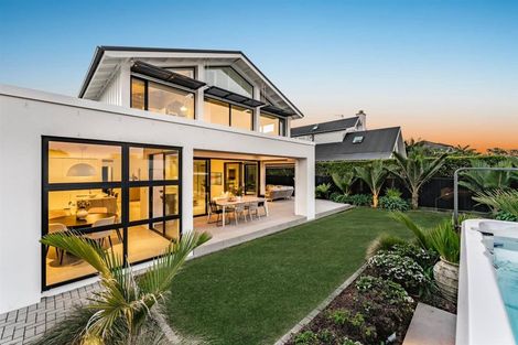 Photo of property in 23 Muritai Road, Milford, Auckland, 0620