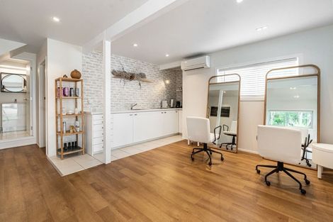 Photo of property in 1/6a Sunnynook Road, Sunnynook, Auckland, 0620