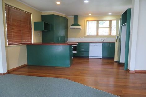 Photo of property in 92 Pinehaven Road, Pinehaven, Upper Hutt, 5019