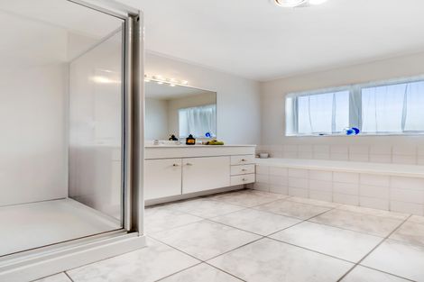 Photo of property in 2/5 Headcorn Place, Botany Downs, Auckland, 2010