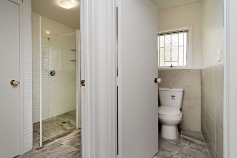 Photo of property in 2/56 Archibald Road, Kelston, Auckland, 0602