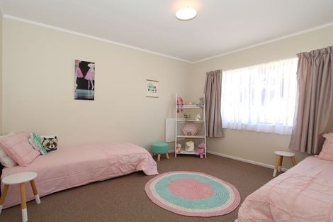 Photo of property in 9 Chetwode Grove, Newlands, Wellington, 6037