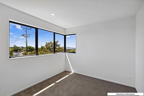 Photo of property in 5/143 Carlisle Road, Northcross, Auckland, 0632