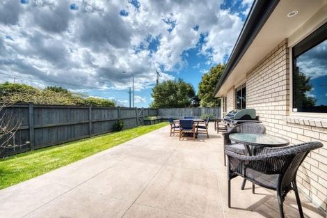 Photo of property in 15 Murray Becroft Avenue, Henderson Valley, Auckland, 0612