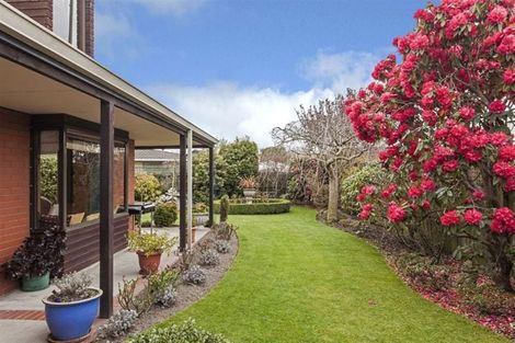 Photo of property in 43 Camberwell Place, Avonhead, Christchurch, 8042