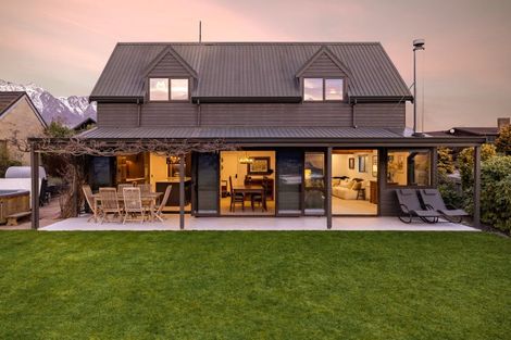 Photo of property in 14 Oregon Drive, Kelvin Heights, Queenstown, 9300