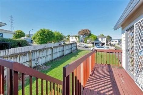 Photo of property in 11 Loughanure Place, Massey, Auckland, 0614