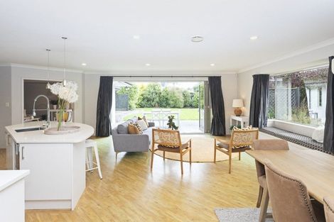 Photo of property in 37 Hussey Road, Harewood, Christchurch, 8051