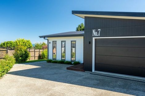 Photo of property in 7 Pohutukawa Place, Pohara, Takaka, 7183