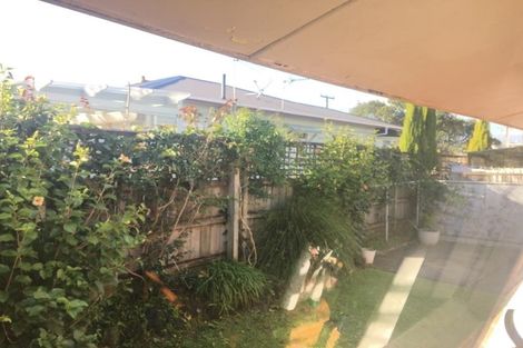 Photo of property in 2/50 Old Lake Road, Narrow Neck, Auckland, 0624