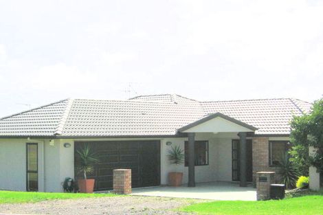 Photo of property in 35 Spencer Road, Oteha, Auckland, 0632