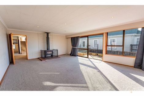 Photo of property in 12 Timaru Road, Waimate, 7924