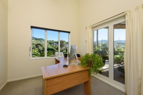Photo of property in 16 James Nairn Grove, Riverstone Terraces, Upper Hutt, 5018