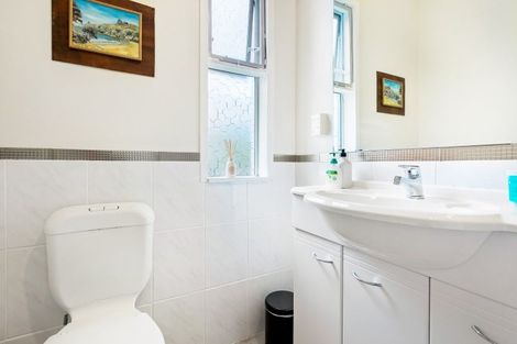 Photo of property in 23 Roberts Road, Matakatia, Whangaparaoa, 0930