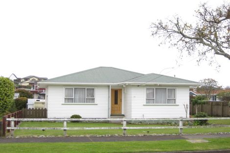 Photo of property in 15 Turakina Street, Merrilands, New Plymouth, 4312