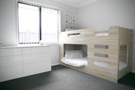 Photo of property in 33 Sunningdale Street, Wattle Downs, Auckland, 2103