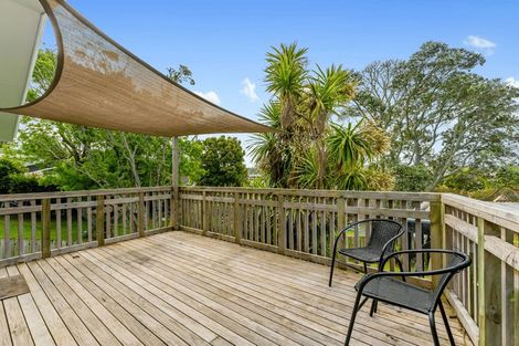 Photo of property in 2/247 Wairau Road, Totara Vale, Auckland, 0627