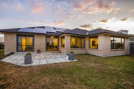 Photo of property in 8 Aoraki Rise, Aotea, Porirua, 5024