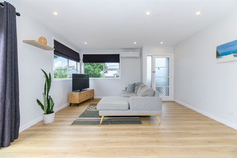 Photo of property in 1/35 Taikata Road, Te Atatu Peninsula, Auckland, 0610