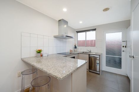 Photo of property in 5/27 Pakuranga Road, Pakuranga, Auckland, 2010