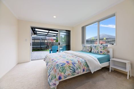 Photo of property in 106c Simpson Road, Henderson Valley, Auckland, 0614