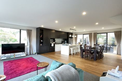 Photo of property in 4/4 Mcquoid Place, Glenfield, Auckland, 0629