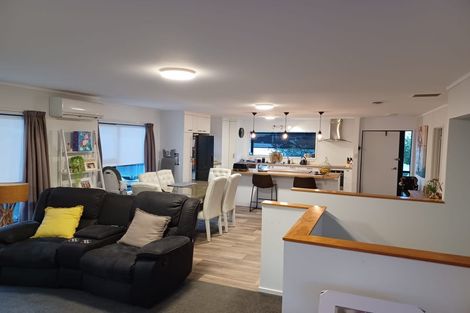 Photo of property in 45 Gatman Street, Birkdale, Auckland, 0626