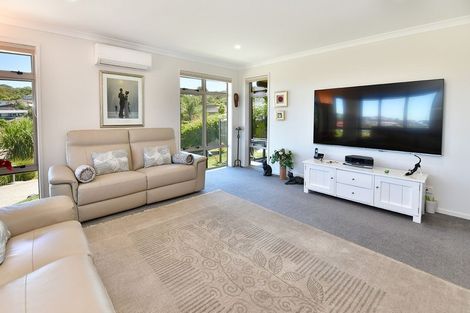 Photo of property in 25 Waldorf Crescent, Orewa, 0931